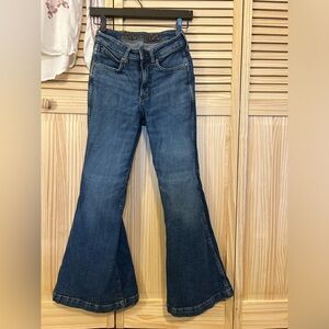 wrangler super wide flare cowboy jeans sz 28-30 women’s. fit like sz 4 petite.